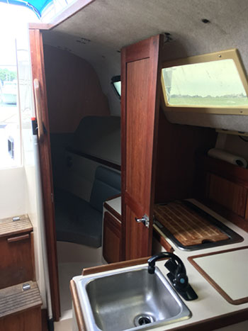 Precicion 27 Aft Stateroom